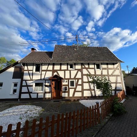 300 Jahre Altes Renoviertes Fachwerkhaus Villa Peterslahr Exterior foto
